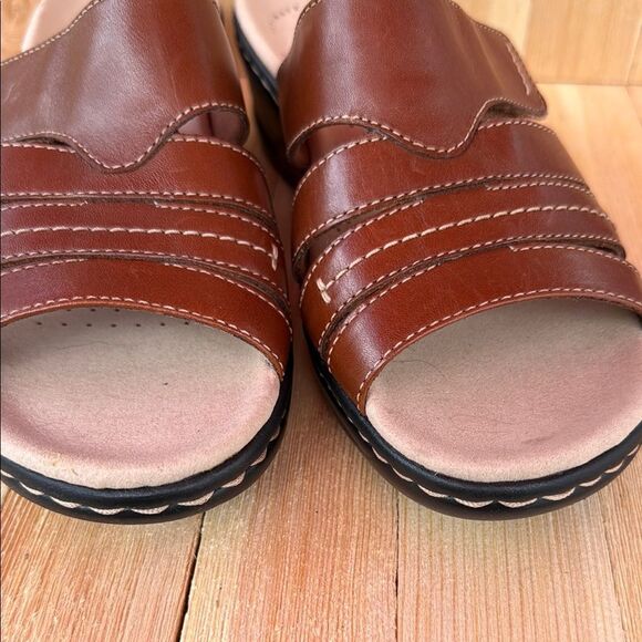 Women Clark’s Ultimate Brown Sandals size 6 main image 6